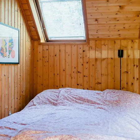 In 'schubben,' An Idyllic Garden Hals