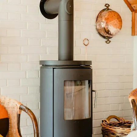 In 'schubben,' An Idyllic Garden Hals